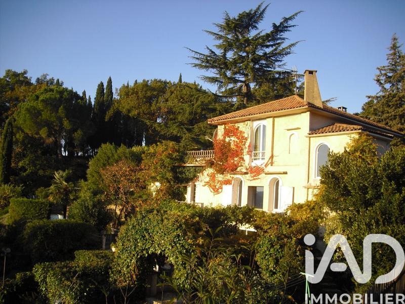 Maison - 240 m² - 10 pièces