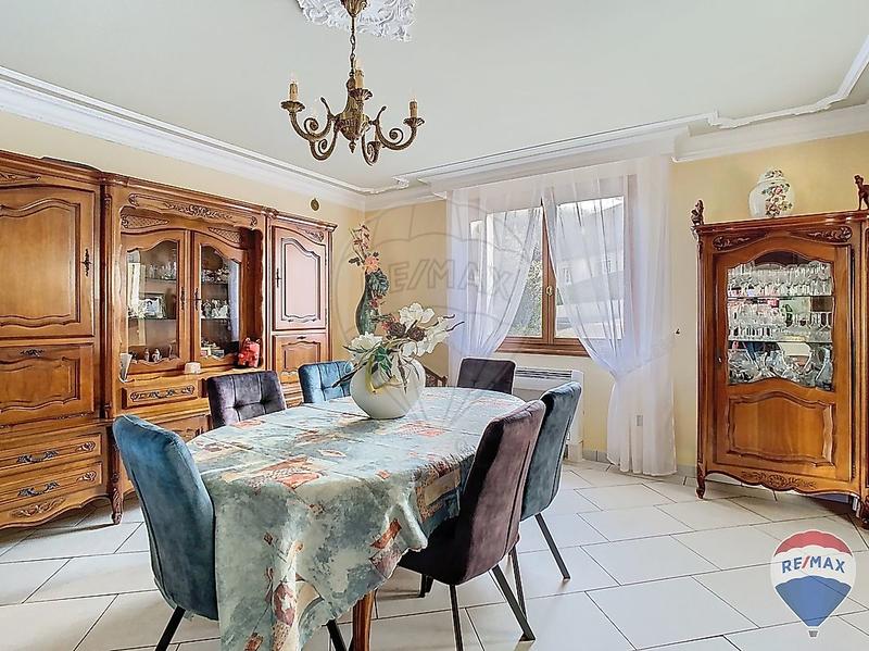 Maison - 222 m² - 9 pièces