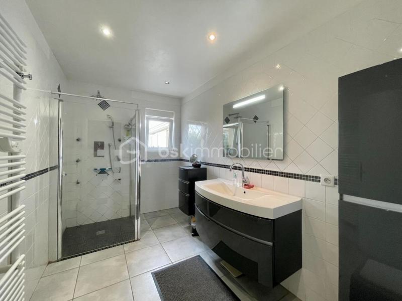 Maison traditionnelle - 121 m² - 6 pièces