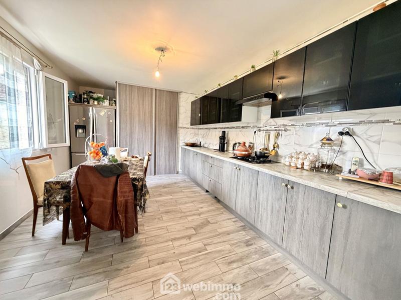 Maison - 211 m² - 5 pièces