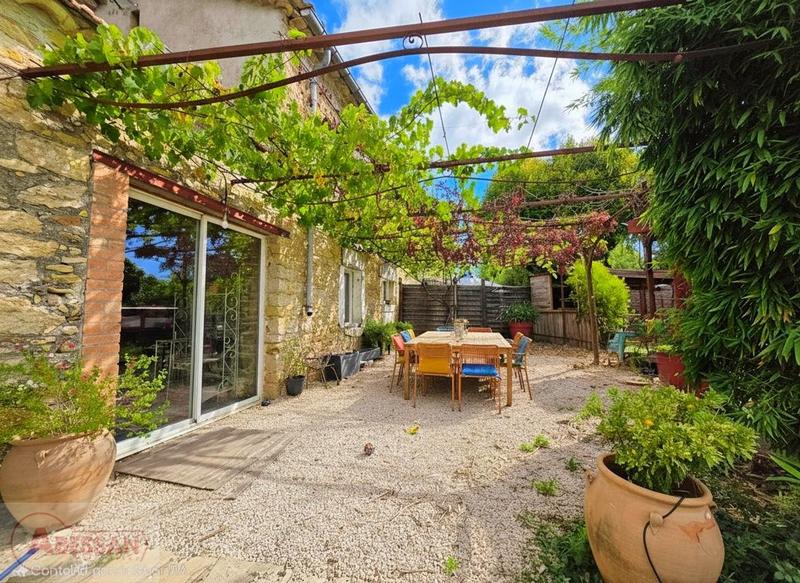 Maison - 457 m² - 16 pièces