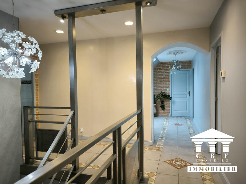 Villa - 225 m² - 8 pièces