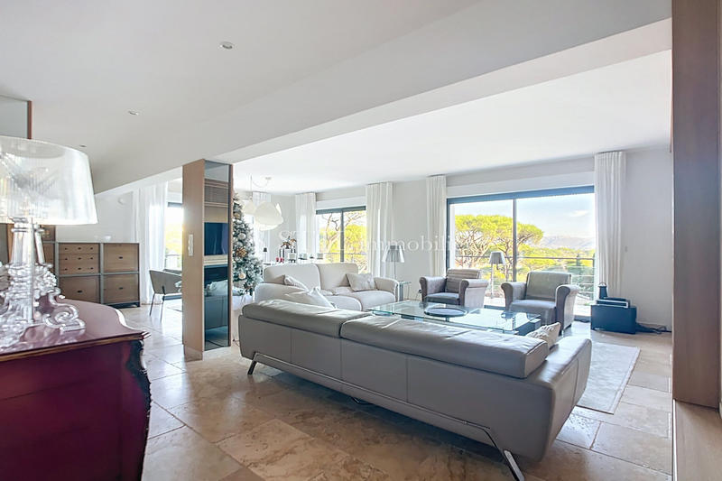 Villa - 270 m² - 6 pièces