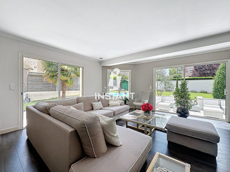 Villa - 238 m² - 9 pièces