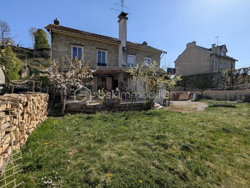 Maison traditionnelle - 185 m² - 7 pièces