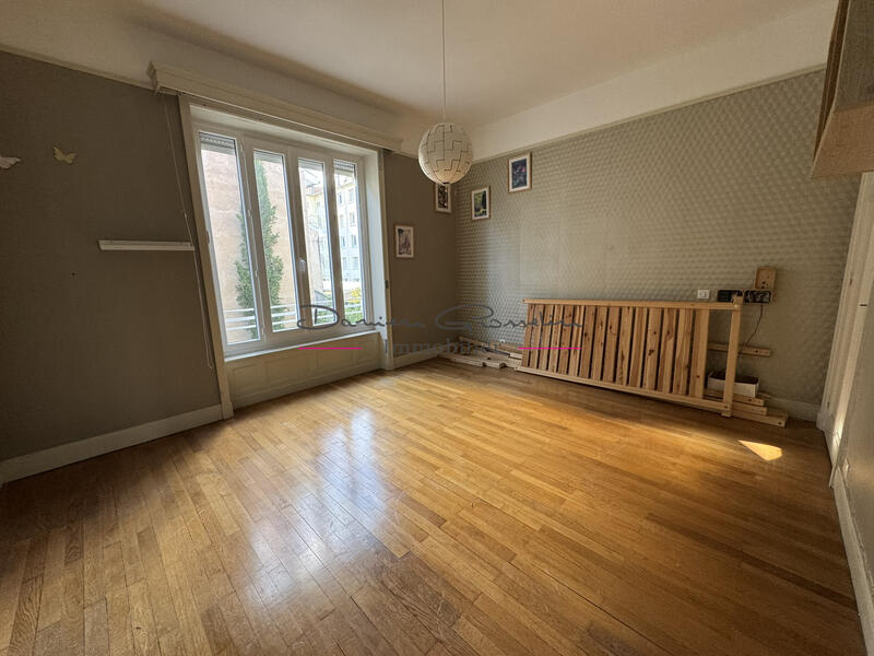Maison - 279 m² - 8 pièces