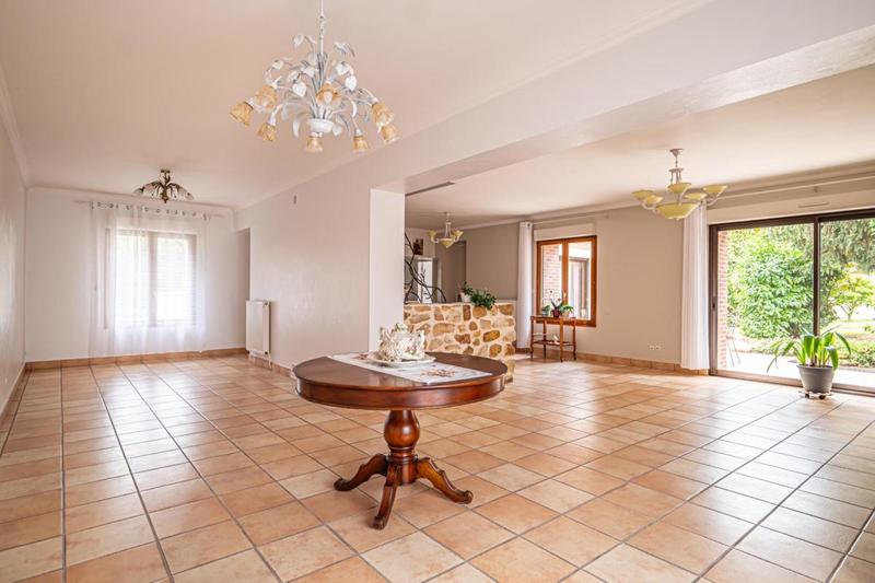 Maison - 230 m² - 8 pièces