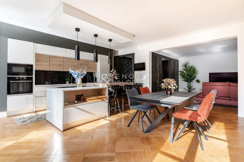 Appartement - 177 m² - 6 pièces