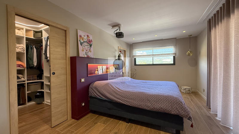 Maison - 322 m² - 8 pièces