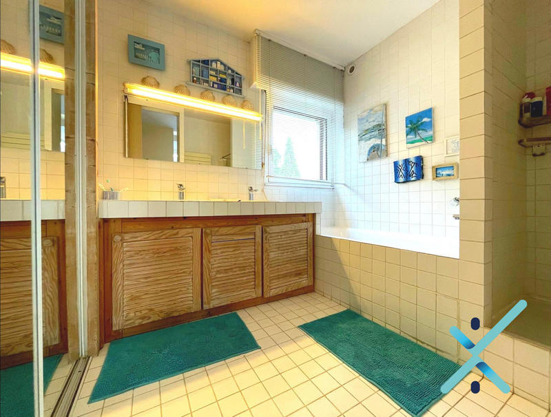 Maison contemporaine - 252 m² - 11 pièces