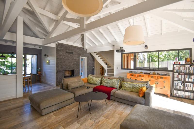 Maison - 220 m² - 8 pièces