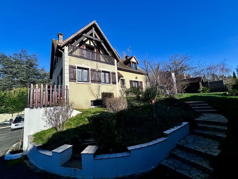 Maison - 182 m² - 8 pièces