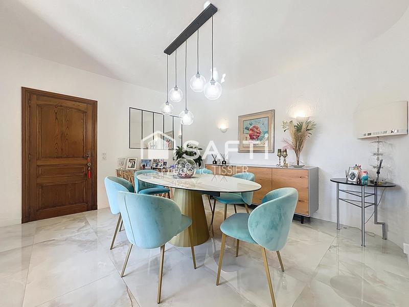 Maison - 220 m² - 8 pièces