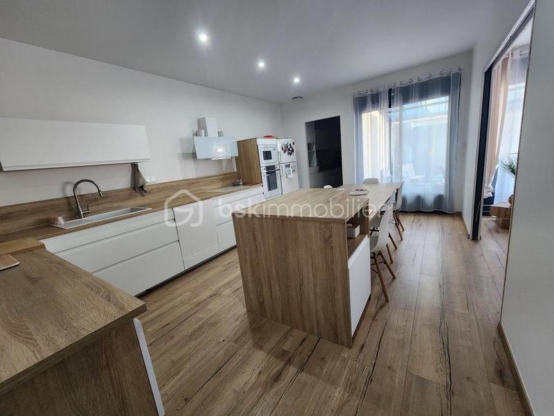 Maison traditionnelle - 180 m² - 5 pièces