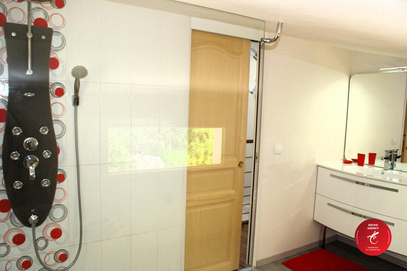 Maison - 217 m² - 10 pièces