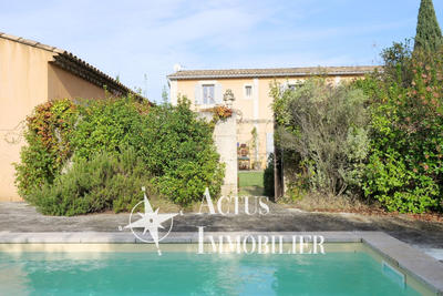 Maison - 202 m² - 7 pièces