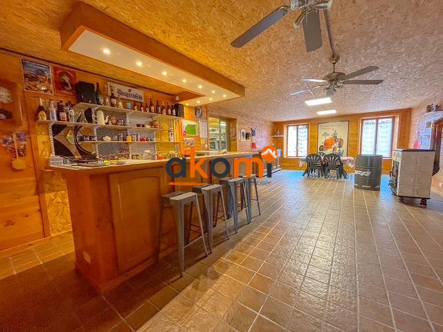 Maison - 249 m² - 8 pièces