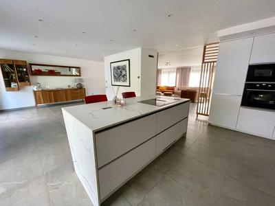 Maison - 328 m² - 9 pièces