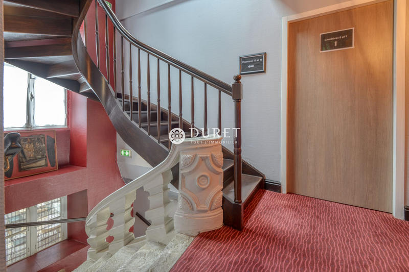 Maison - 872 m² - 23 pièces