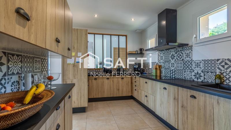 Maison - 210 m² - 6 pièces