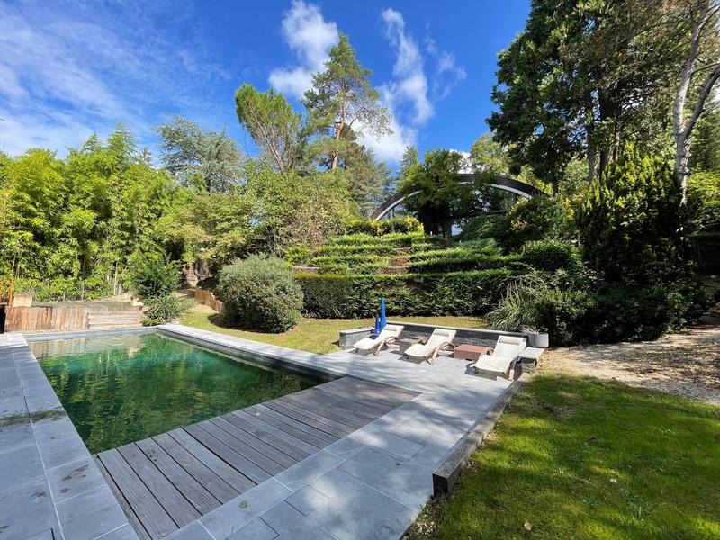 Maison - 260 m² - 7 pièces