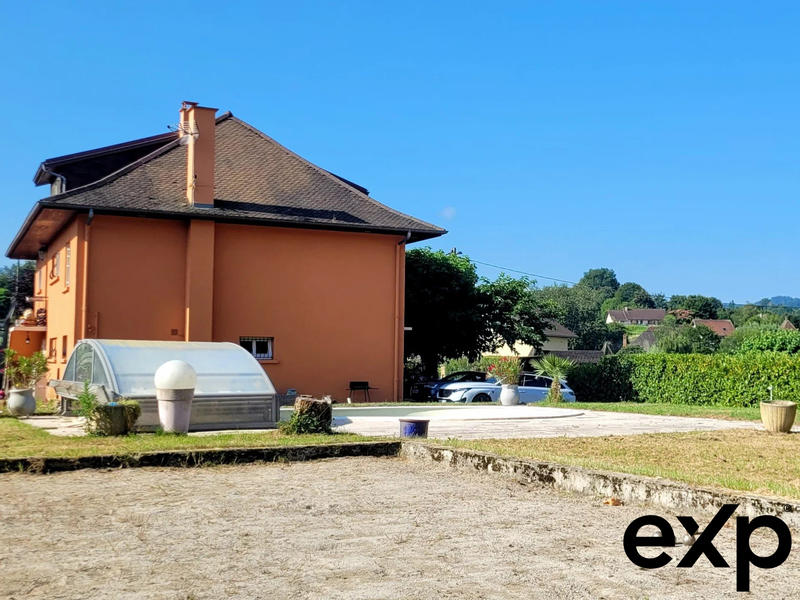 Maison - 265 m² - 12 pièces