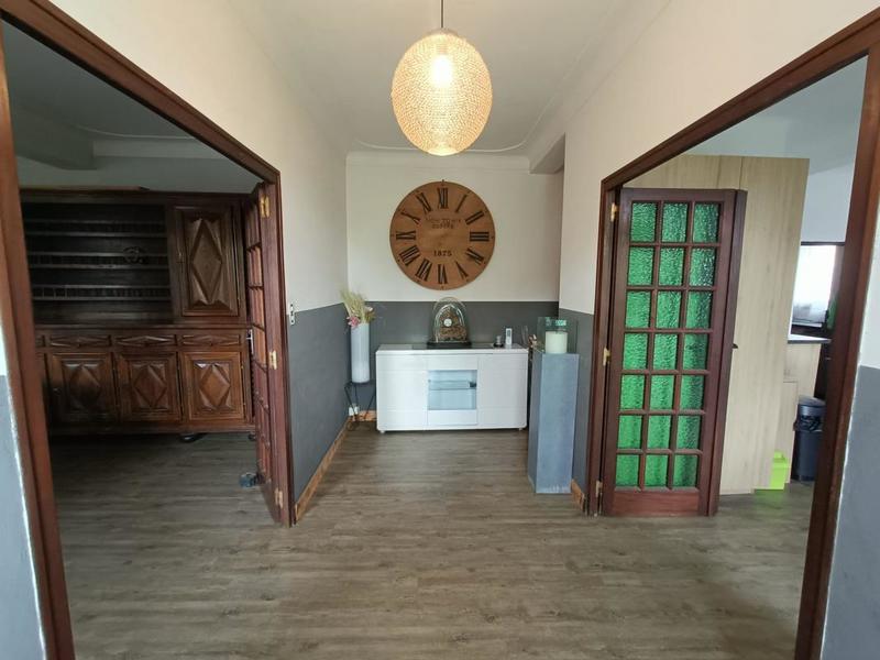 Maison - 245 m² - 6 pièces