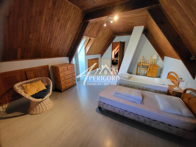 Maison - 270 m² - 10 pièces