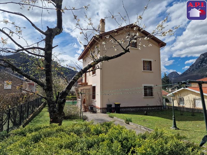 Maison - 191 m² - 7 pièces