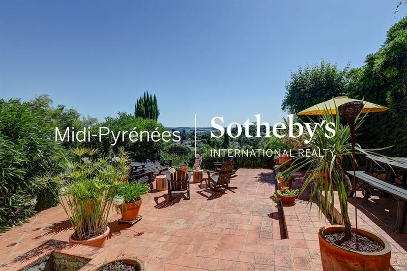 Maison de ville - 336 m² - 10 pièces