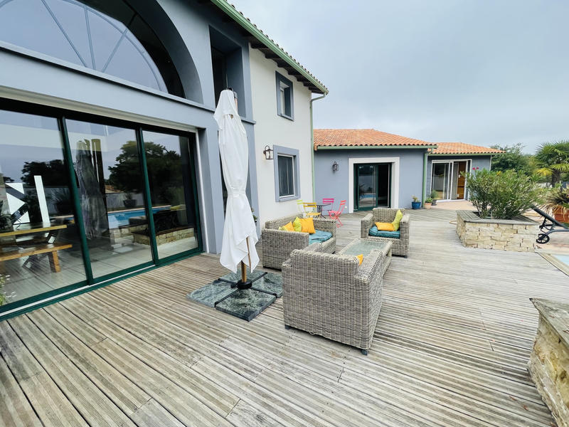 Maison - 270 m² - 6 pièces
