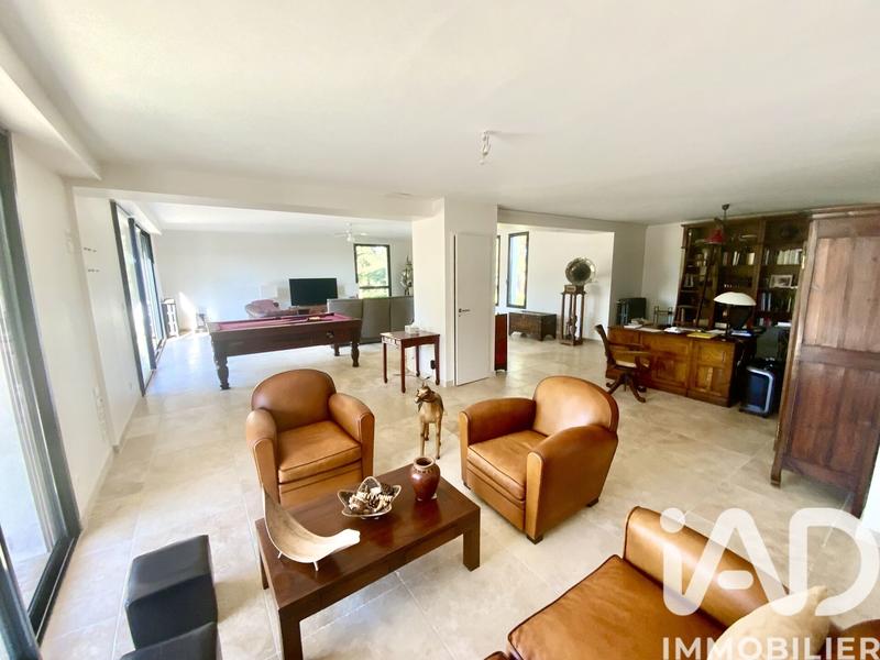 Maison - 525 m² - 12 pièces