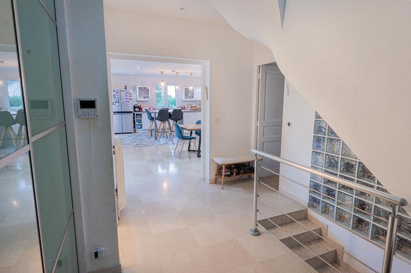 Maison - 300 m² - 10 pièces