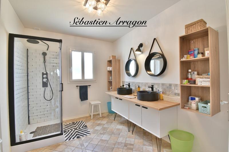 Villa - 250 m² - 6 pièces