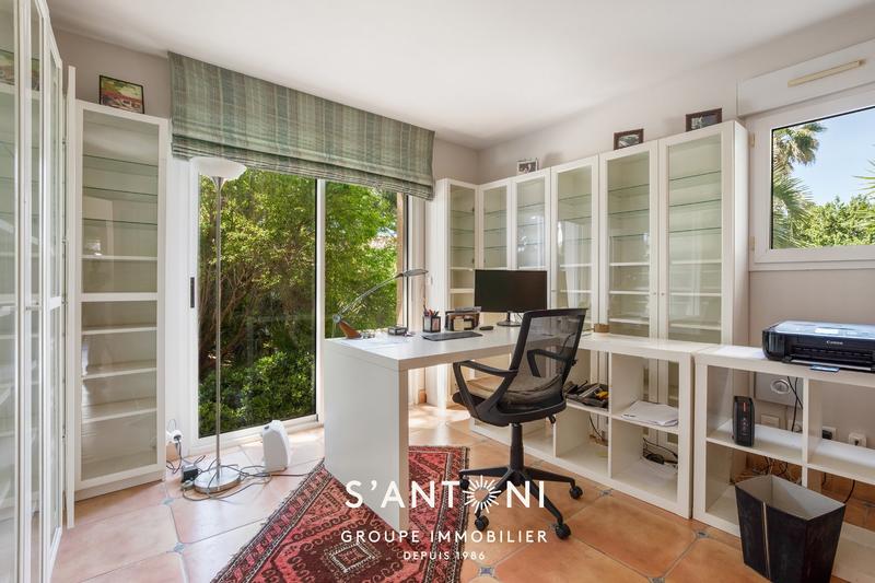 Maison - 202 m² - 8 pièces