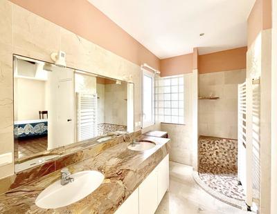 Villa - 222 m² - 6 pièces