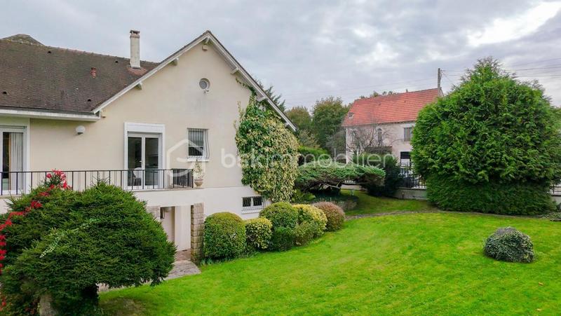 Maison traditionnelle - 222 m² - 6 pièces