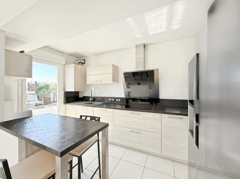 Appartement - 94 m² - 5 pièces