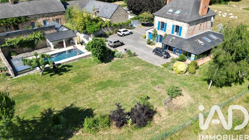 Maison - 230 m² - 8 pièces