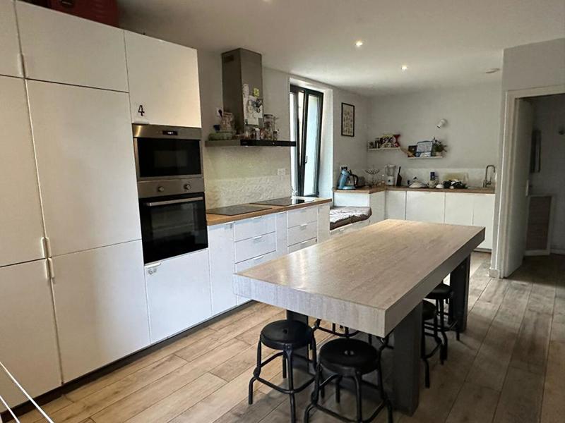 Appartement - 156 m² - 9 pièces