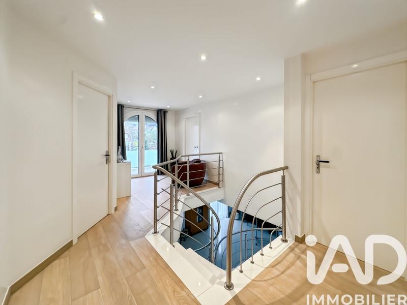 Maison - 270 m² - 8 pièces