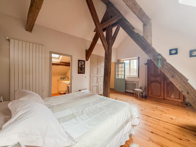 Maison - 280 m² - 10 pièces