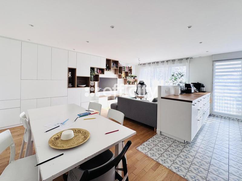 Appartement - 90 m² - 4 pièces