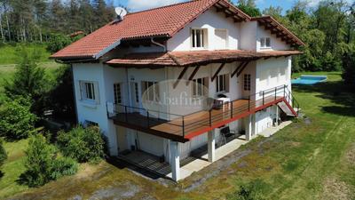 Maison - 180 m² - 7 pièces