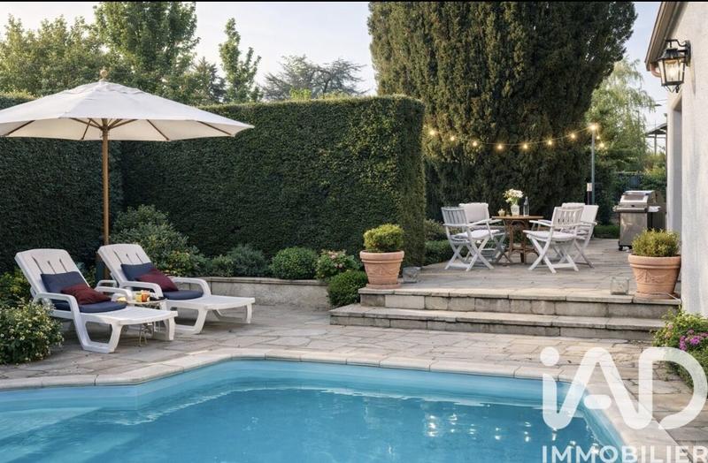 Maison - 196 m² - 8 pièces