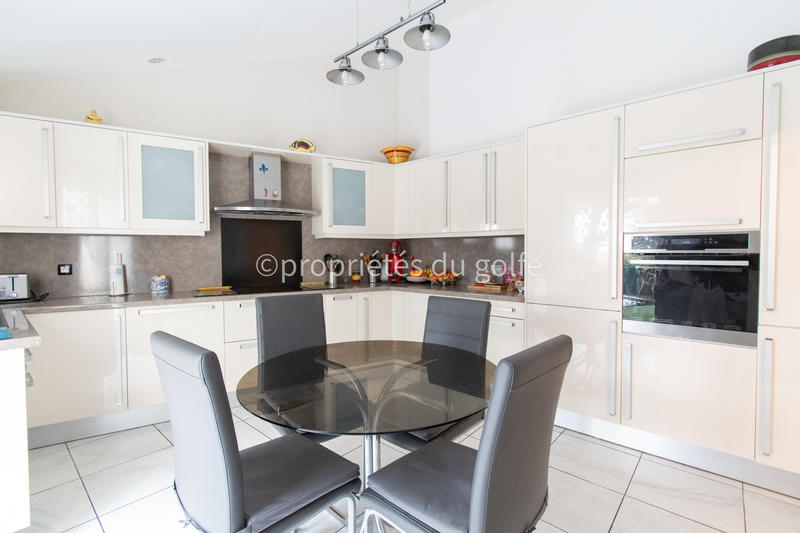 Maison - 98 m² - 4 pièces