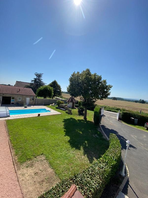 Longère - 368 m² - 10 pièces