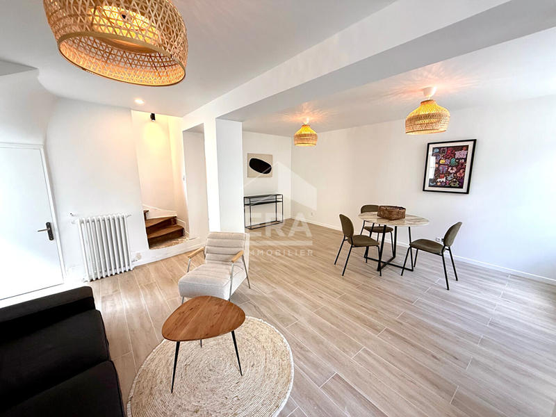 Maison - 235 m² - 7 pièces