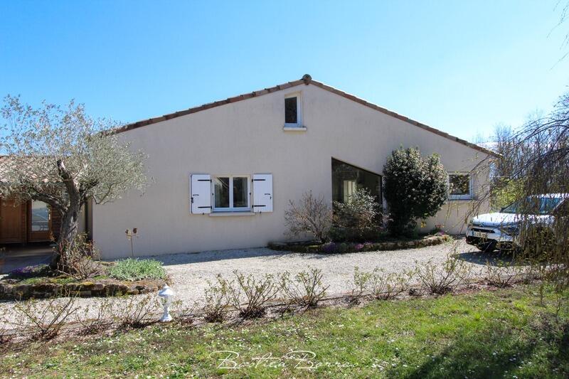 Maison - 161 m² - 9 pièces