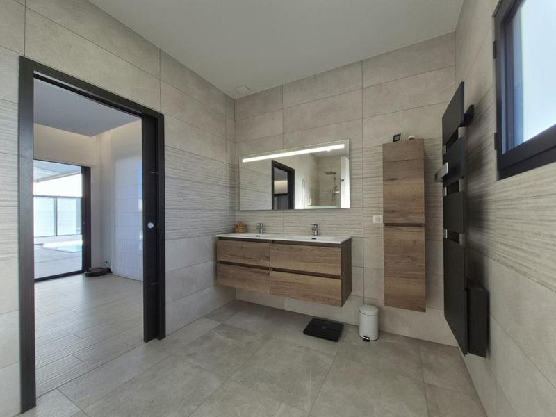 Maison - 232 m² - 6 pièces